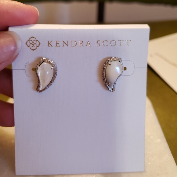 Kendra Scott Jewelry - Kendra Scott posts Kendra Scott Jewelry - Kendra Scott posts